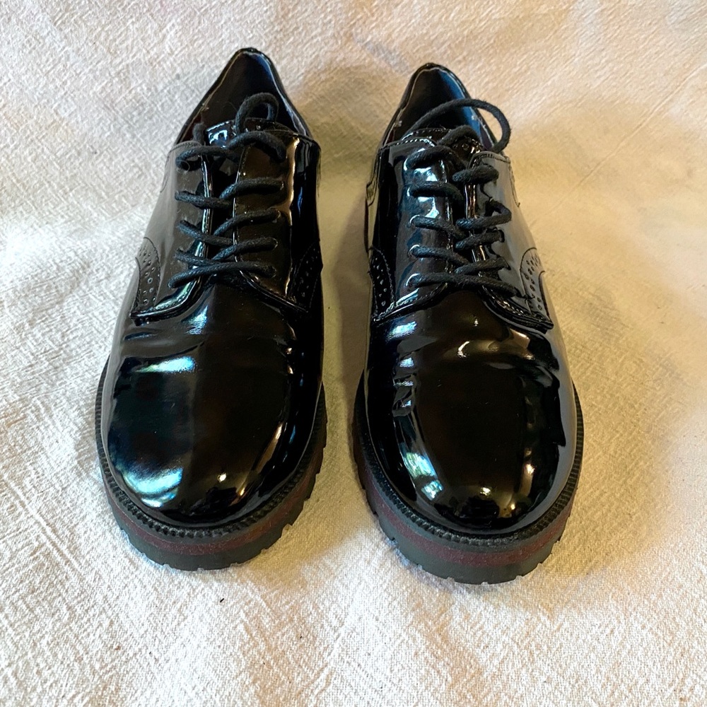 Nine West “William” patent oxfords, 9.5 M